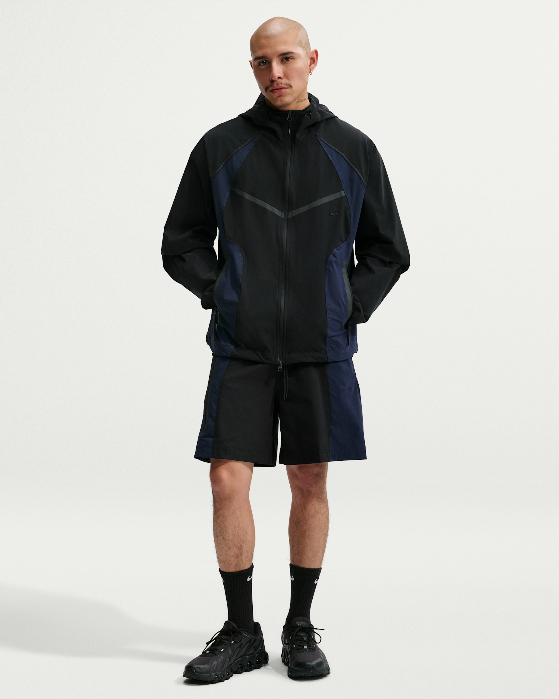 Nike Tech Men's Dri-FIT Woven Colour-Block Shorts. Nike IL